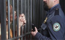假释考验期由谁执行
