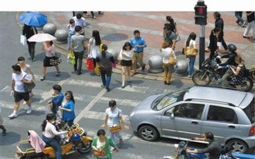 哪些行为属于误闯红灯行为