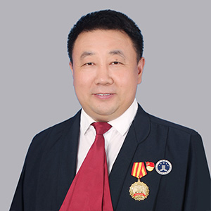 何银富